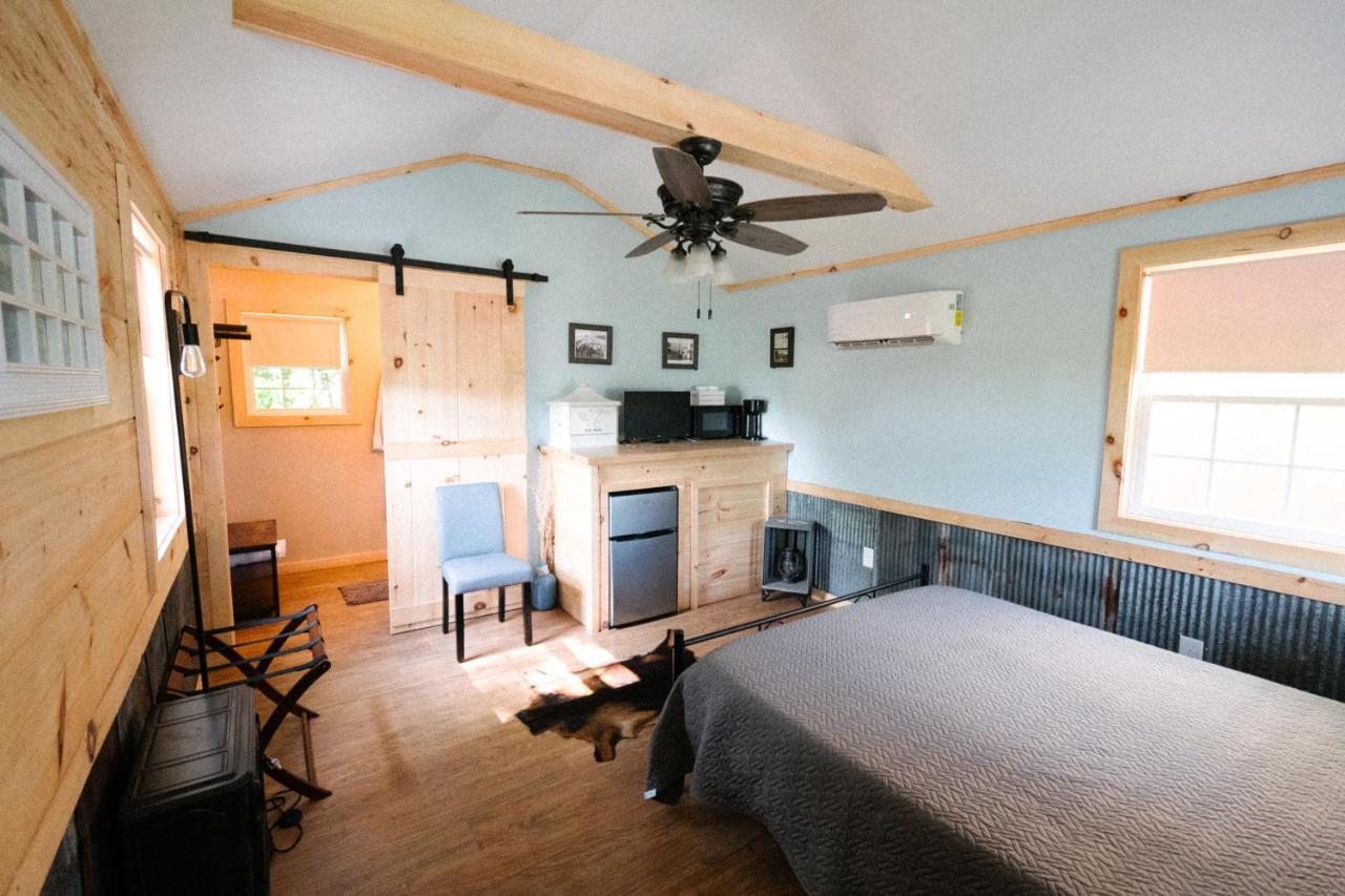 Inn The Outpost Grand Rivers