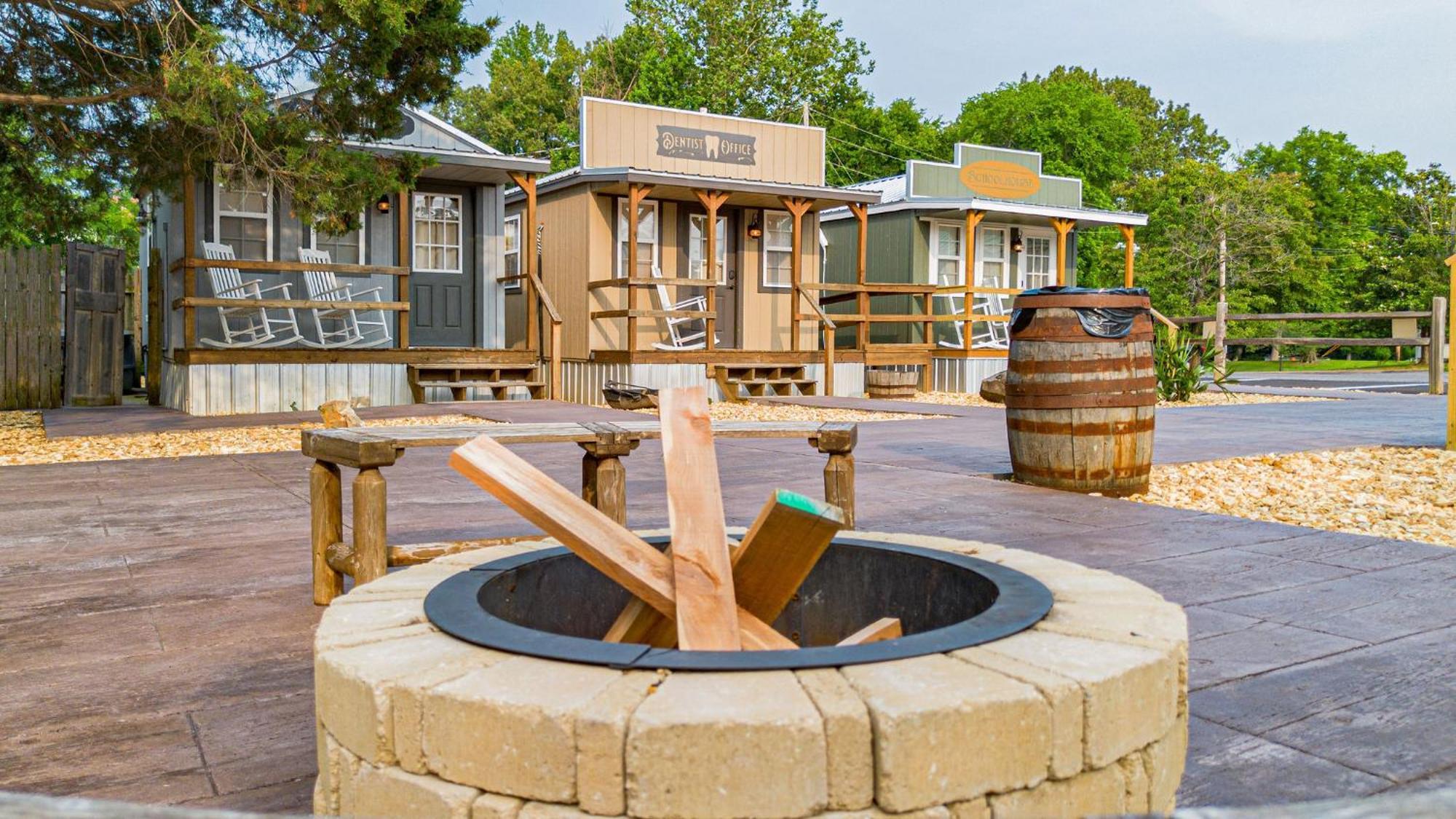 The Outpost Inn Grand Rivers