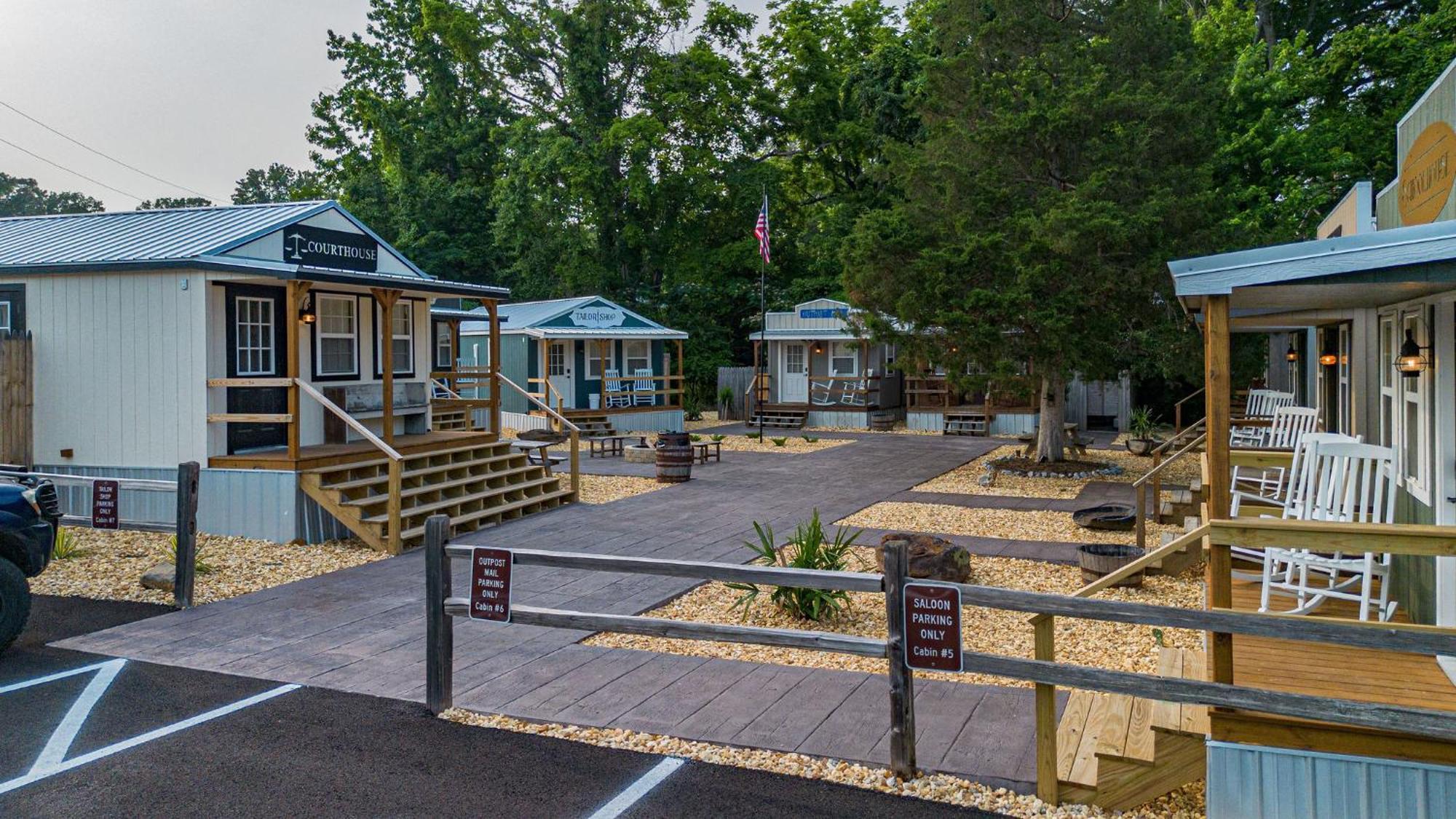 Inn The Outpost Grand Rivers