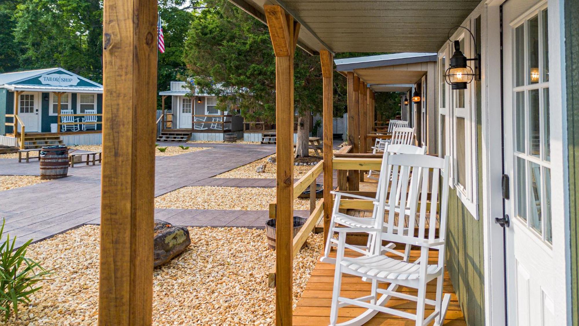 Inn The Outpost Grand Rivers